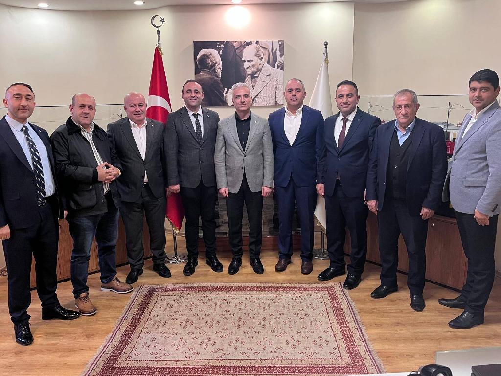 ÖHO ESNAF ODASI YÖNETİMİNDEN ,İETT GENEL MÜDÜRÜ İRFAN DEMET'E ZİYARET